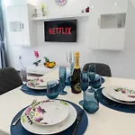 Luxury 2br Retreat In Apartament *