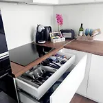 Luxury 2br Retreat In Apartament Warna