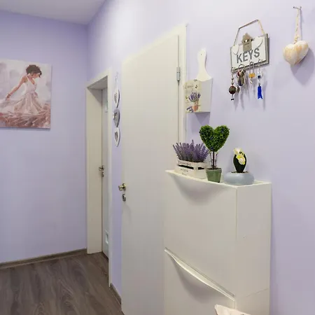 Luxury 2br Retreat In וארנה