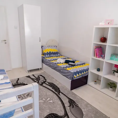 Luxury 2br Retreat In Apartman Várna
