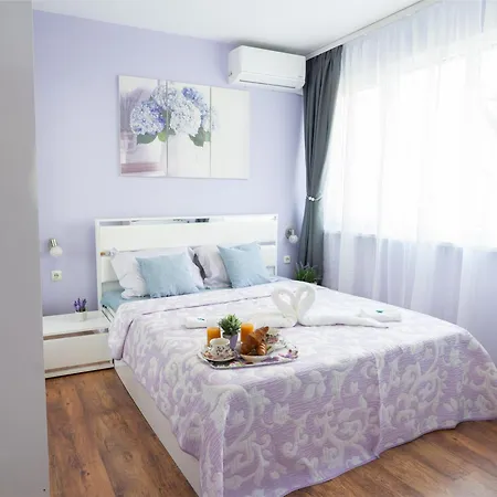 Luxury 2br Retreat In וארנה