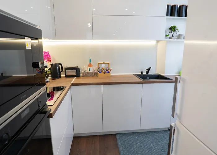 Luxury 2br Retreat In Apartman Várna