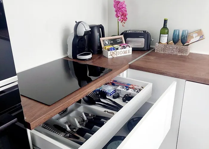 Luxury 2br Retreat In Apartman Várna