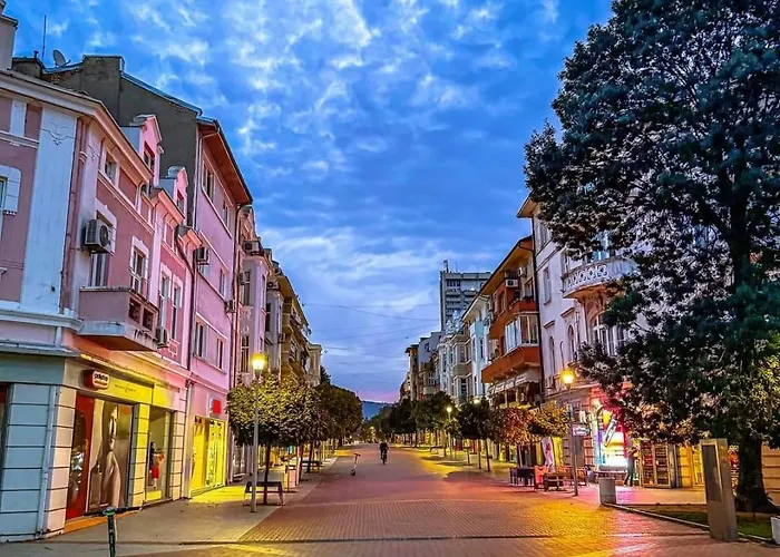 Luxury 2br Retreat In Apartman Várna